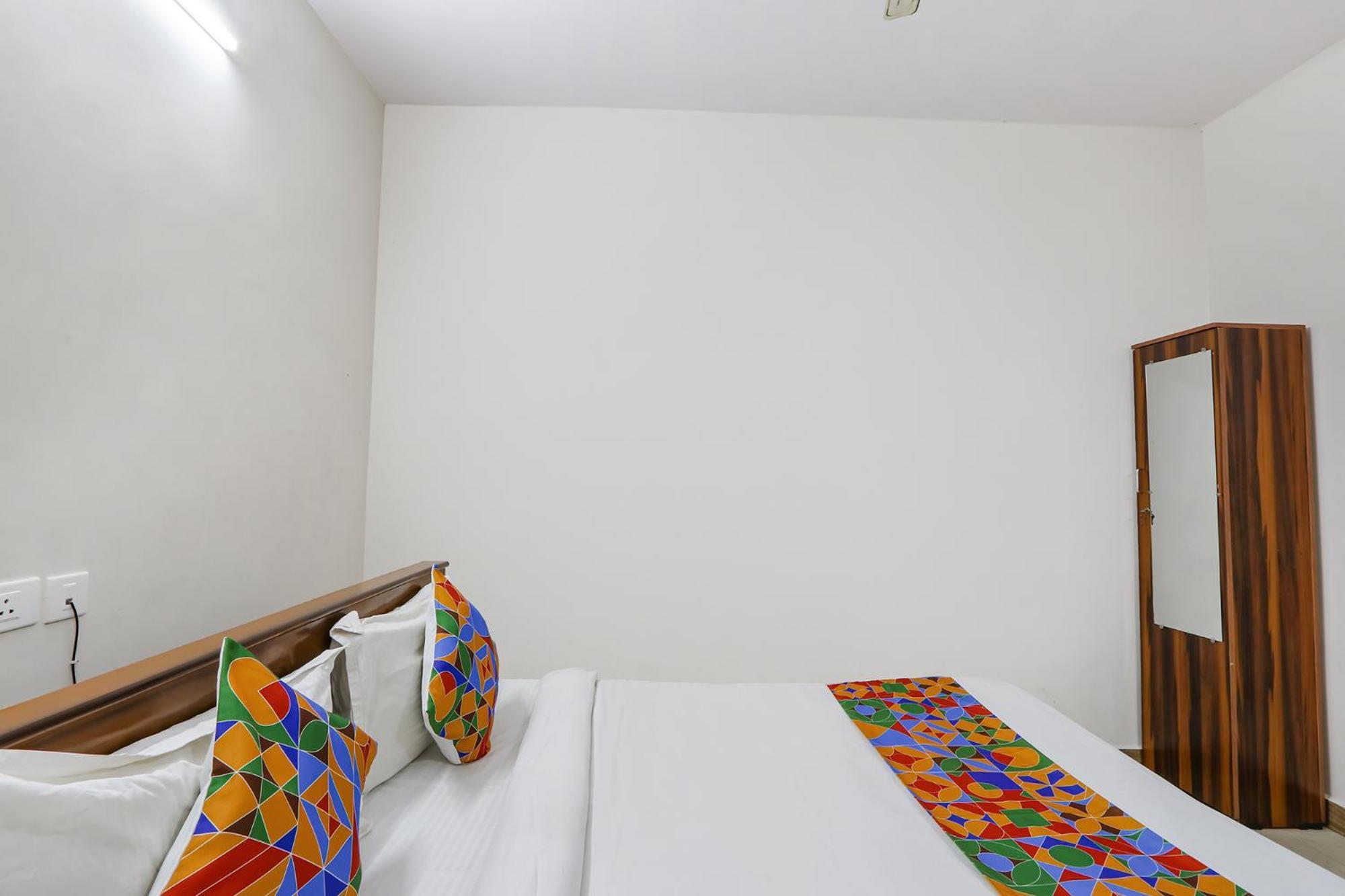 Fabexpress Korner Inn - Sivaji Park Visakhapatnam Eksteriør billede